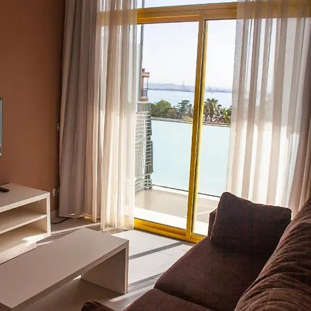 Appartement 4 *